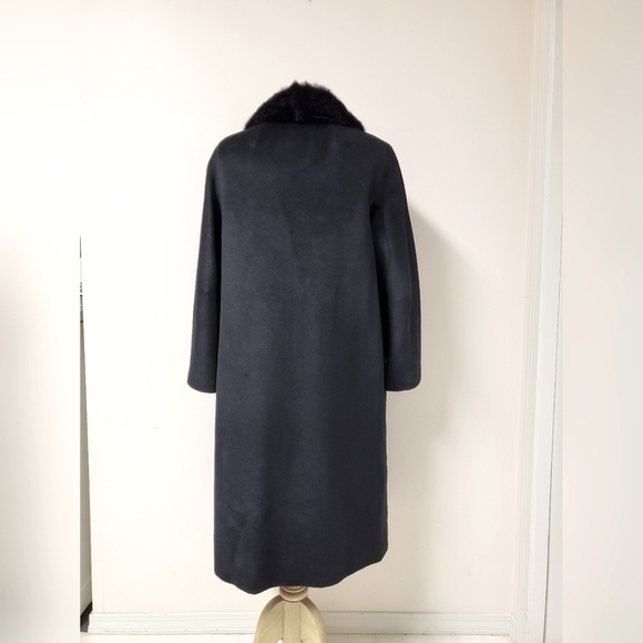 Vintage Black Coat with Fur Collar and Chinese Motif Lining - Picture 3 of 16